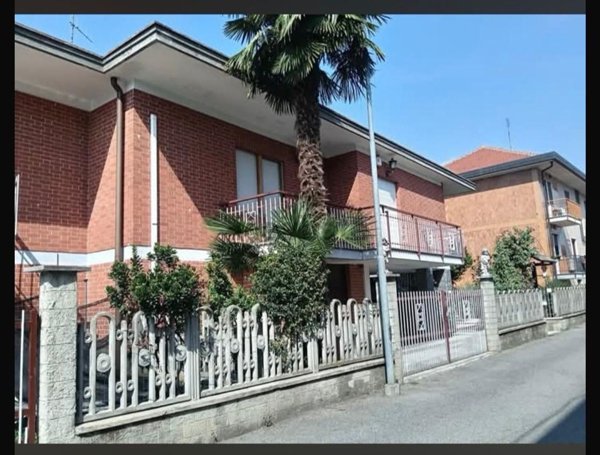 casa indipendente in vendita a Moncalieri in zona Tagliaferro