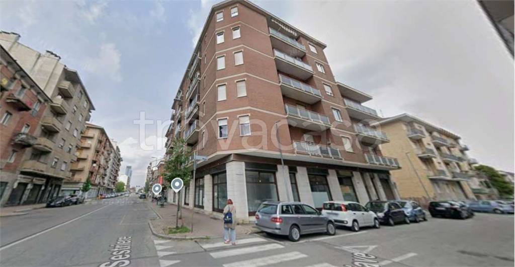 locale commerciale in vendita a Moncalieri in zona Borgo San Pietro