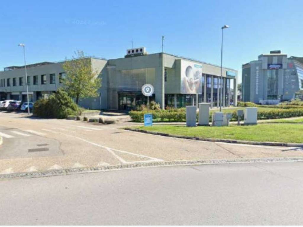locale commerciale in vendita a Moncalieri in zona Borgo San Pietro