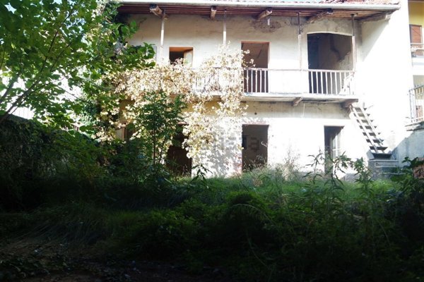 esavano in vendita a Montalenghe