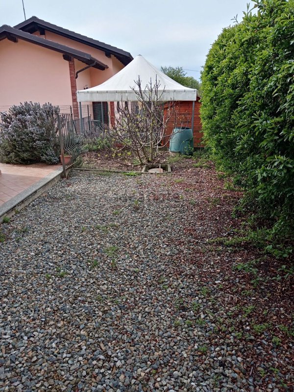 casa indipendente in vendita a Montalenghe