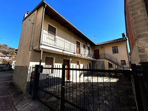 casa semindipendente in vendita a Montalto Dora