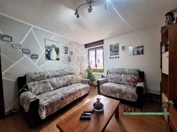 casa indipendente in vendita a Montalto Dora