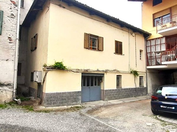 casa indipendente in vendita a Montalto Dora