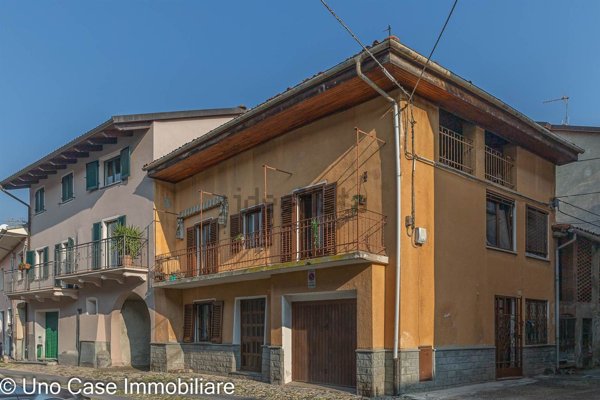 casa indipendente in vendita a Montalto Dora