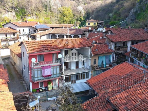 casa indipendente in vendita a Montalto Dora