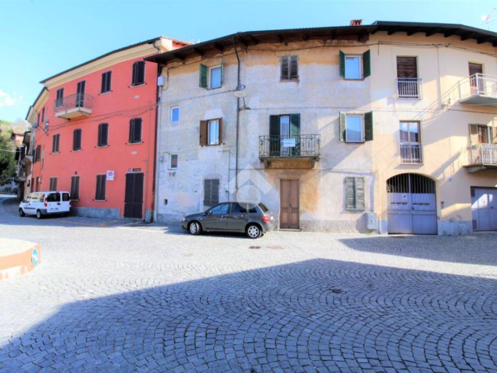 casa semindipendente in vendita a Montalto Dora