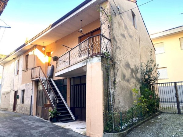 casa semindipendente in vendita a Montalto Dora
