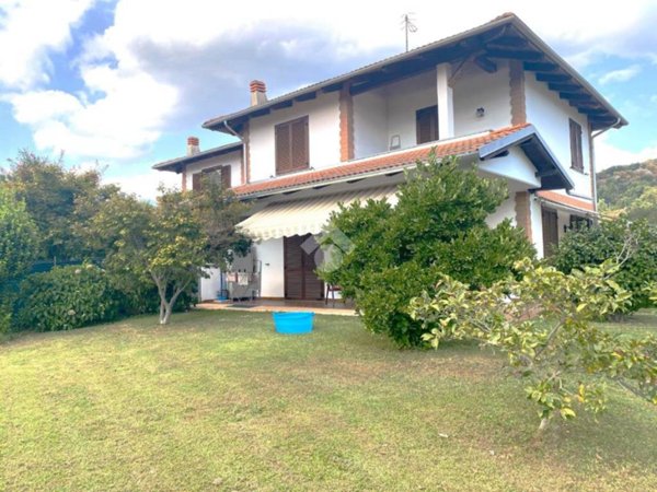 casa indipendente in vendita a Montalto Dora