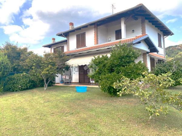 casa indipendente in vendita a Montalto Dora