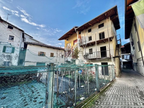 casa indipendente in vendita a Montalto Dora