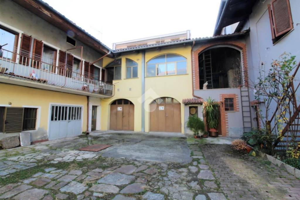casa indipendente in vendita a Montalto Dora