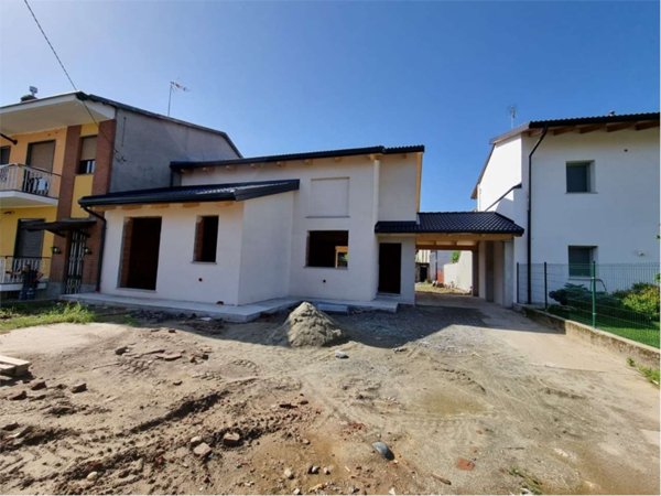 casa indipendente in vendita a Montanaro