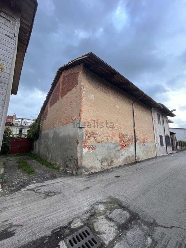 esavano in vendita a Montanaro