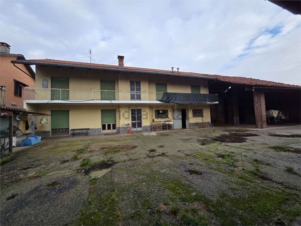 esavano in vendita a Montanaro