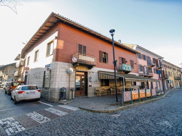 locale commerciale in vendita a Montanaro