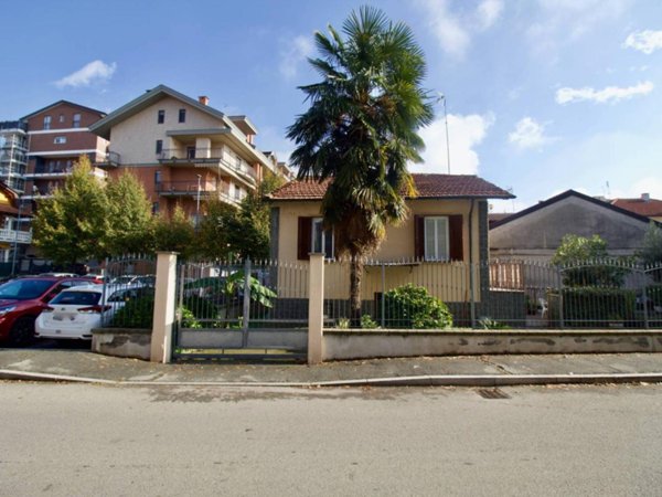 casa indipendente in vendita a Nichelino in zona Crociera