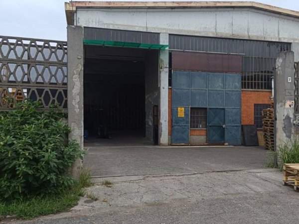 locale commerciale in vendita a Nichelino