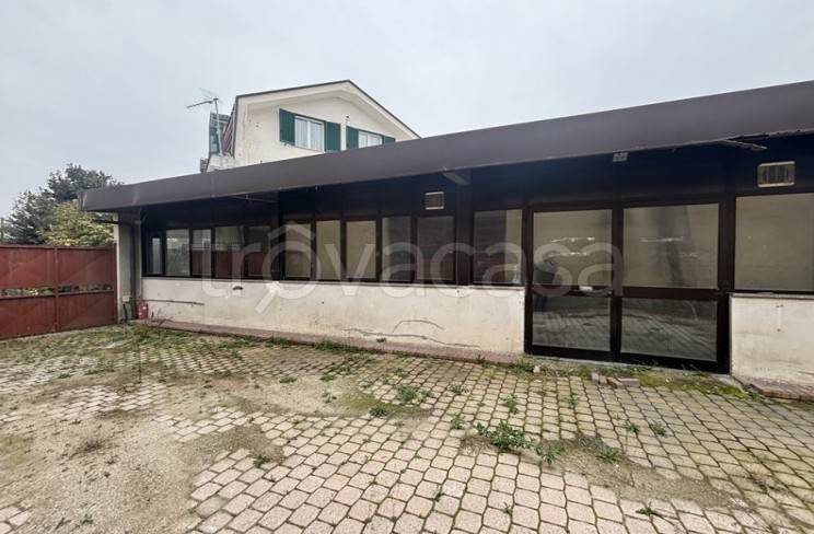 locale commerciale in vendita a Nichelino