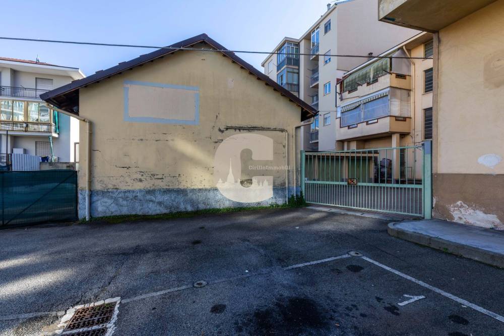 locale commerciale in vendita a Nichelino