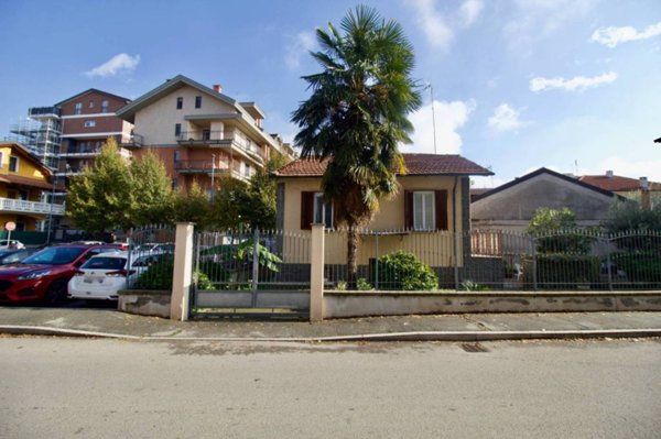 casa indipendente in vendita a Nichelino in zona Crociera