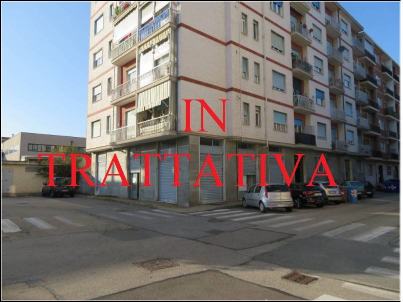 negozio in vendita a Nichelino