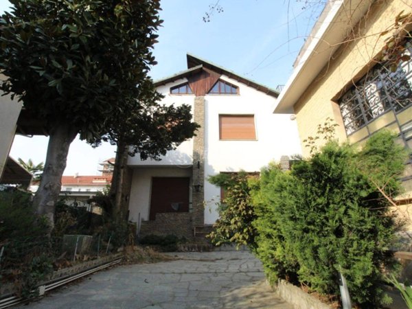 casa indipendente in vendita a Nichelino in zona Crociera