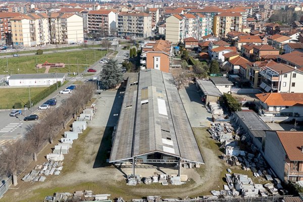 capannone in vendita a Nichelino