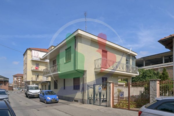 casa indipendente in vendita a Nichelino in zona Crociera