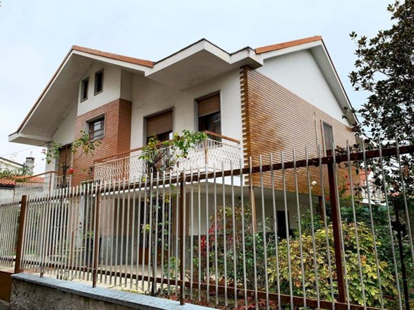 casa indipendente in vendita a Nichelino