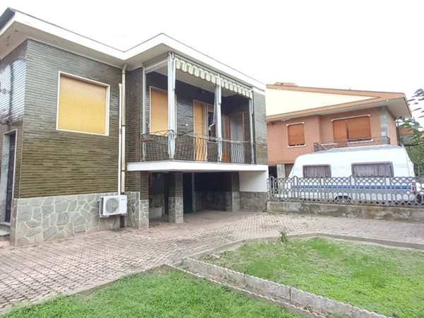casa indipendente in vendita a Nichelino in zona Crociera