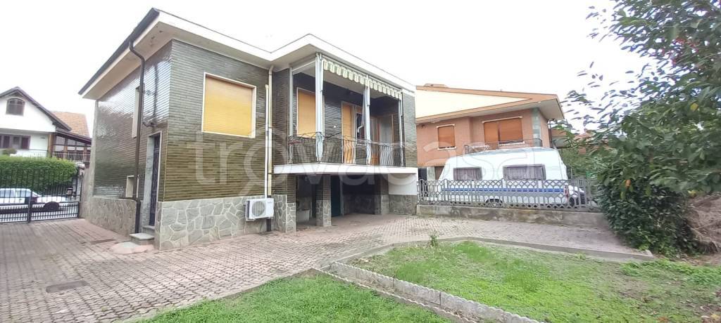 casa indipendente in vendita a Nichelino in zona Crociera