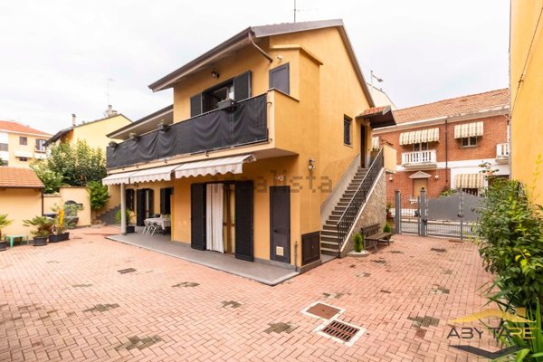 casa indipendente in vendita a Nichelino