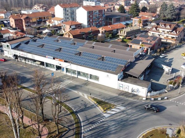 negozio in vendita a Nichelino in zona Crociera