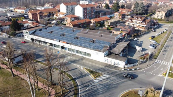 negozio in vendita a Nichelino in zona Crociera