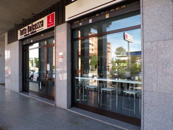negozio in vendita a Nichelino in zona Crociera