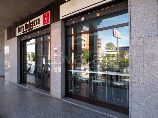 negozio in vendita a Nichelino in zona Crociera