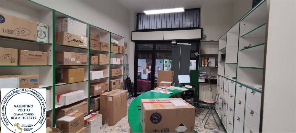 negozio in vendita a Nichelino in zona Crociera