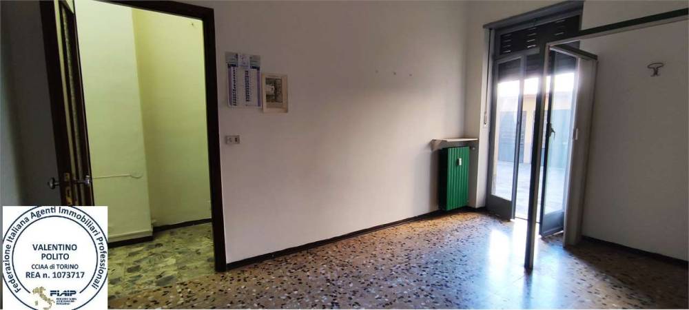 negozio in vendita a Nichelino in zona Crociera