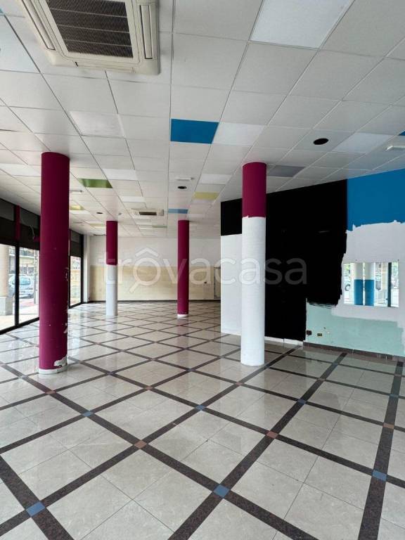 negozio in vendita a Nichelino