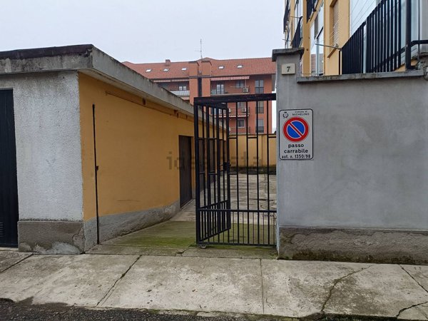 locale di sgombero in vendita a Nichelino