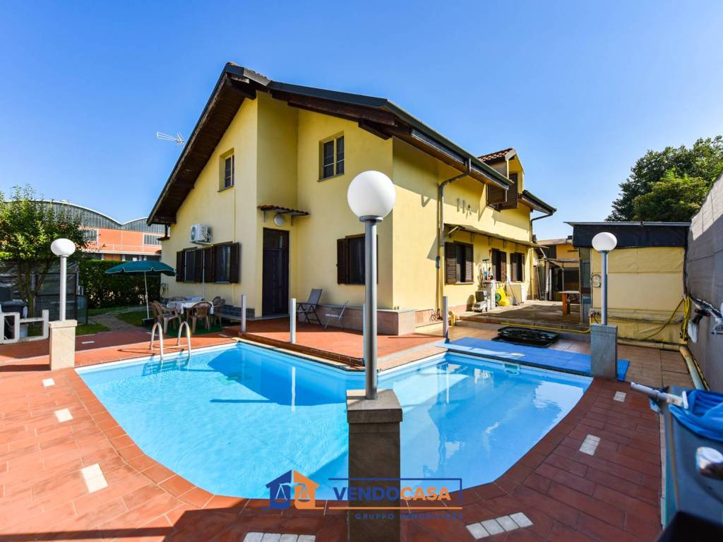 casa indipendente in vendita a Nichelino