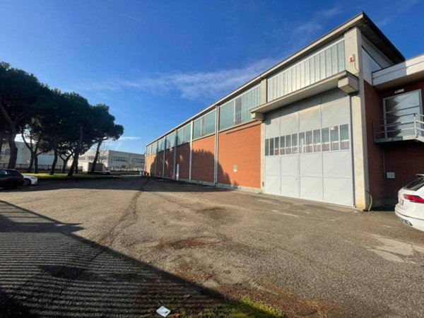 locale commerciale in vendita a Nichelino
