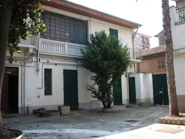 intera palazzina in vendita a Nichelino