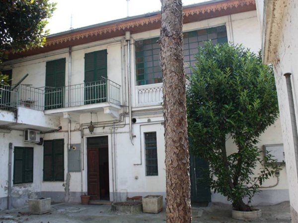 intera palazzina in vendita a Nichelino in zona Crociera