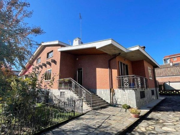 casa indipendente in vendita a Nichelino in zona Crociera