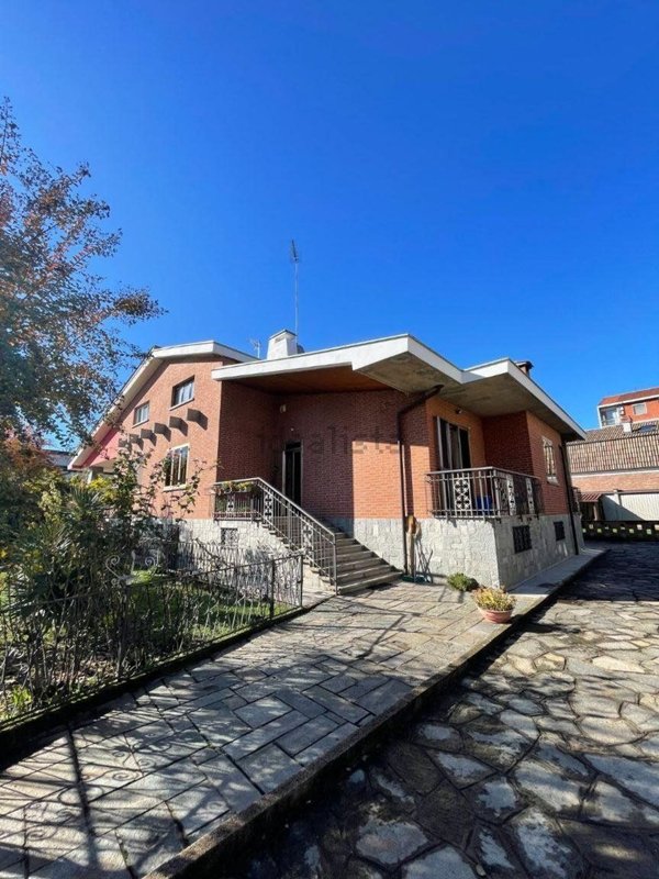 casa indipendente in vendita a Nichelino in zona Crociera