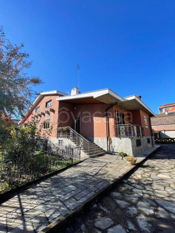 casa indipendente in vendita a Nichelino in zona Crociera