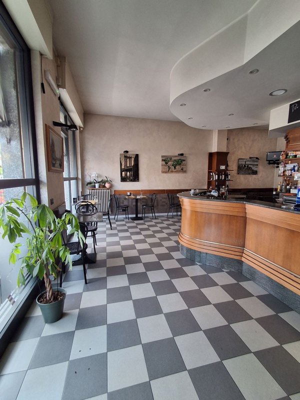 locale commerciale in vendita a Nichelino