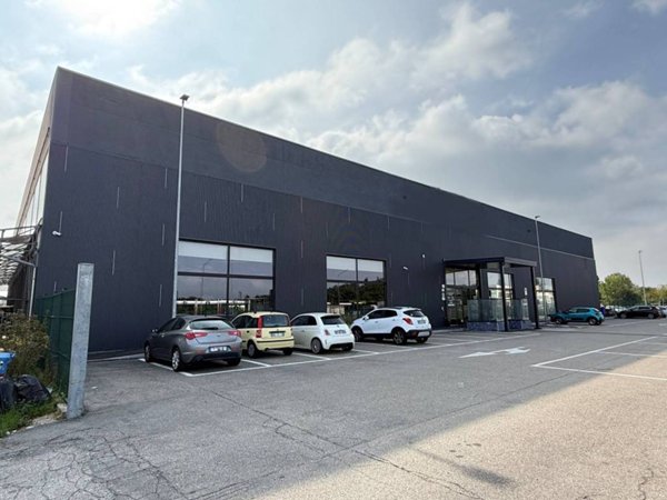 negozio in vendita a Nichelino